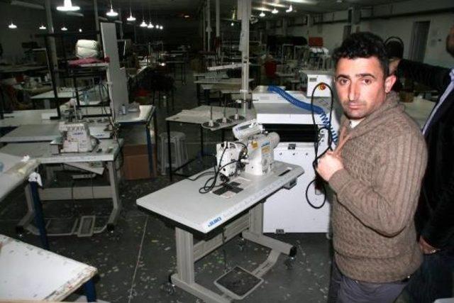 Tekstil Işçileri Fabrikada Gece Gündüz Nöbet Tutuyor