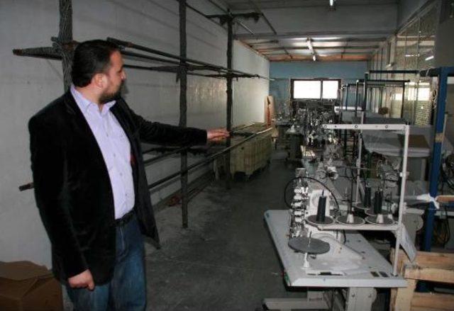 Tekstil Iş&ccedil;ileri Fabrikada Gece G&uuml;nd&uuml;z N&ouml;bet Tutuyor 3