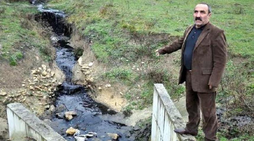 Dilovası'nda Dereler Simsiyah Akmaya Başladı