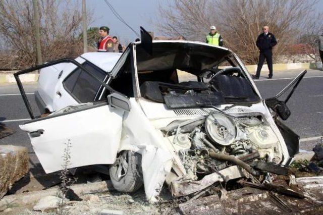 Otomobil Ref&uuml;jdeki Su Tahliye Kanalına D&uuml;şt&uuml;: 2 &Ouml;l&uuml; 1