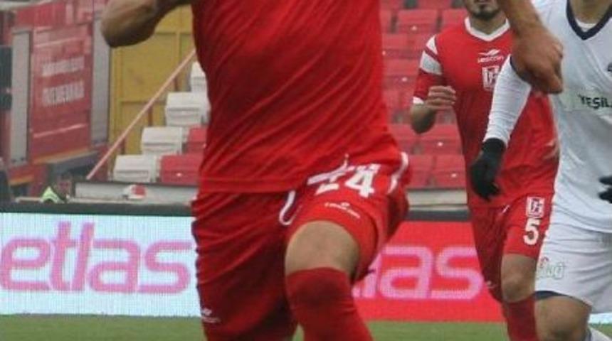 Balıkesirspor'da Santos'la Burak Kadro Dışı