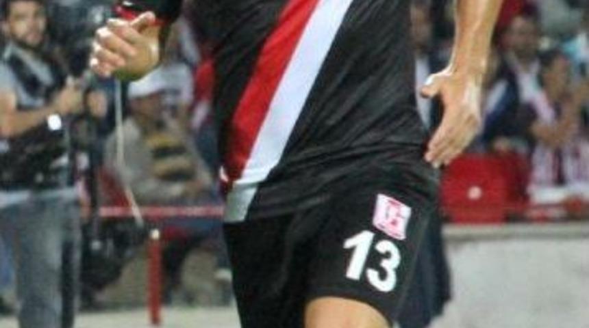 Balıkesirsporlu Santos 3 Dilde &Ouml;z&uuml;r Diledi Yine De Affedilmedi