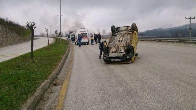 Yoldan Çıkan Araç Ters Döndü