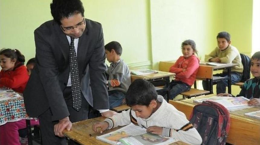 Milli Eğitim M&uuml;d&uuml;r&uuml; &Ccedil;elik K&ouml;y Okulunu Ziyaret Etti