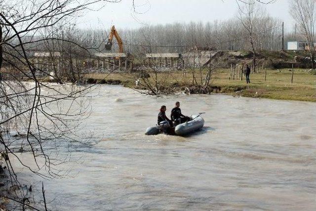 Dereye Atlayarak İntihar Eden Adamın Cesedine 9 Gün Sonra Ulaşıldı