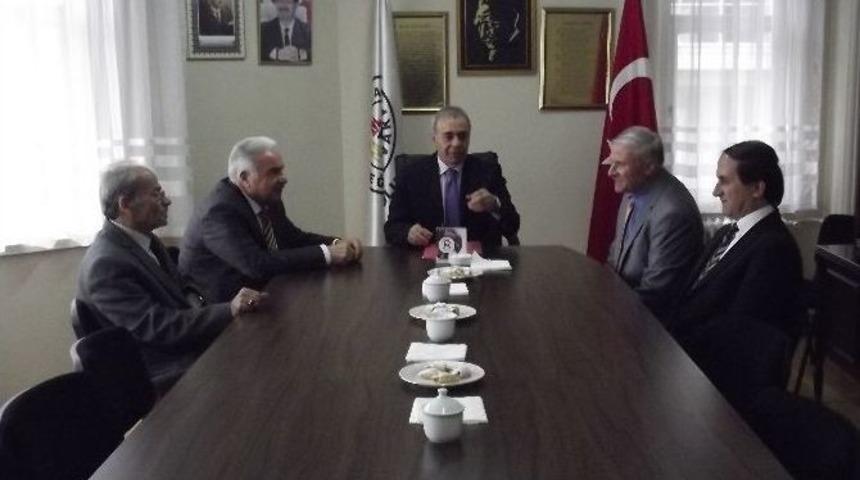 Bik Malatya Şube M&uuml;d&uuml;r&uuml; Nihat Abacı, &Ccedil;i&ccedil;ekleri Satıp Mev&rsquo;e Bağışladı