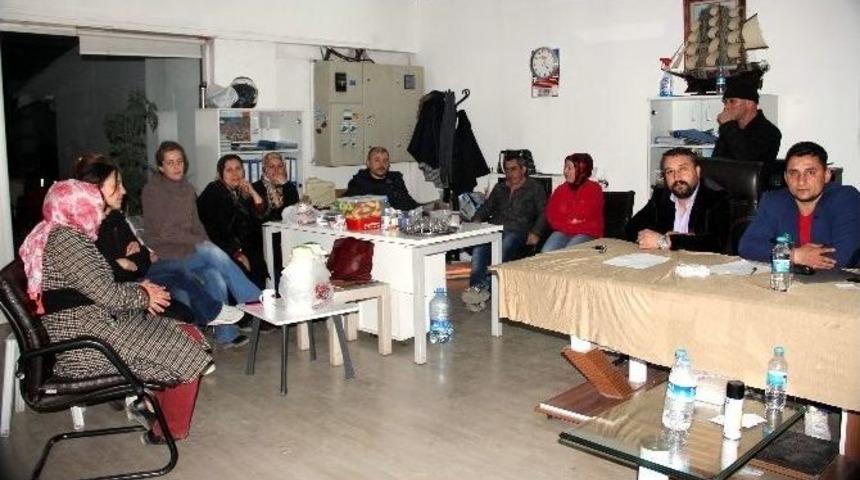 Tekstil İş&ccedil;ilerinin Makine N&ouml;beti S&uuml;r&uuml;yor