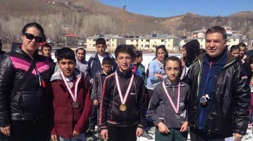 Gevaş&rsquo;ta Atletizm Altyapı Se&ccedil;meleri Yapıldı