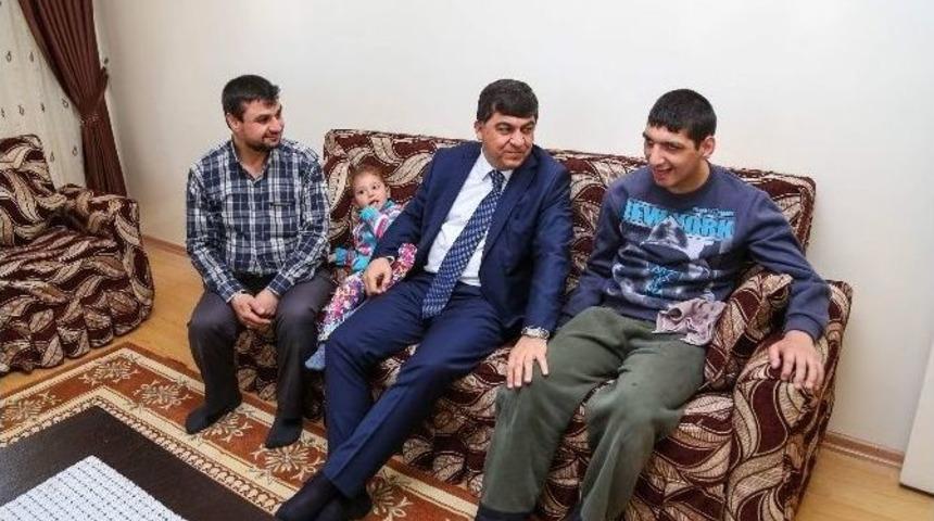 Başkan Fadıloğlu Engelli Mustafa&rsquo;nın Mutluluğuna Ortak Oldu