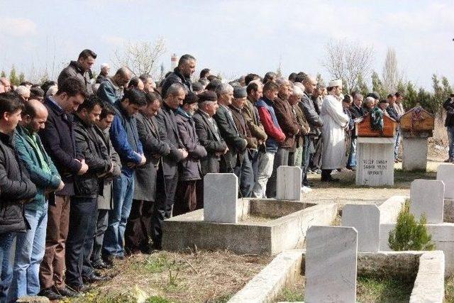 Tem’deki Kazada Ölen Anne Ve Kızı Son Yolculuğuna Uğurlandı