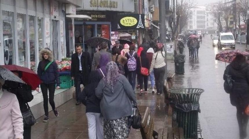 Eskişehir&rsquo;de Kısa S&uuml;reli Ani Yağmur