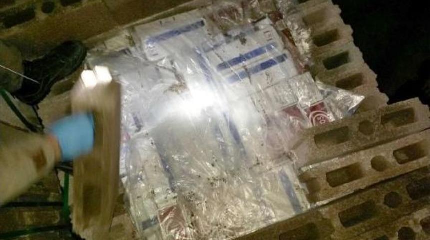 Tır'da Y&uuml;kl&uuml; Briketler Arasına Gizlenmiş 134 Bin Paket Ka&ccedil;ak Sigara Polise Takıldı