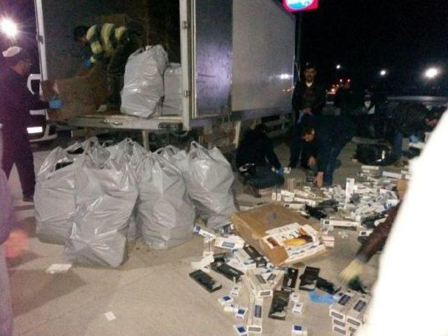 Tır'da Yüklü Briketler Arasına Gizlenmiş 134 Bin Paket Kaçak Sigara Polise Takıldı