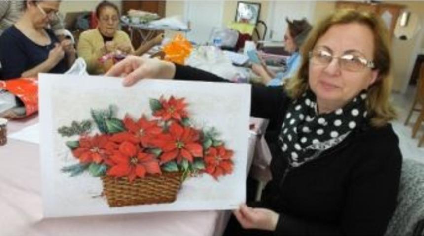 Yaptığı Resimlerle Evini S&uuml;sleyecek