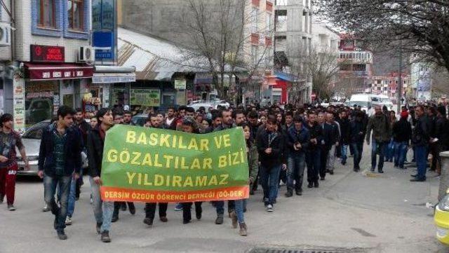 Üniversite Öğrencileri Tutuklanan Arkadaşları Için Emniyete Yürüdü