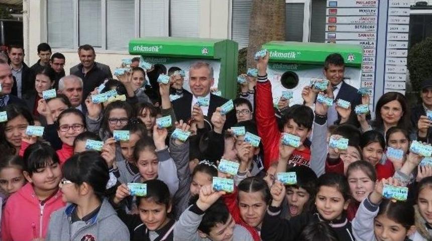 Denizli&rsquo;de &lsquo;atıkları Getir, Hediyeleri G&ouml;t&uuml;r&rsquo; Kampanyası