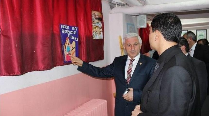 Yıldızeli&rsquo;nde Madde Bağımlılığı Konulu Sergi A&ccedil;ıldı