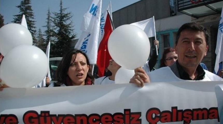 Sağlık&ccedil;ılar Eylem İ&ccedil;in Vatandaşlardan Destek İstedi