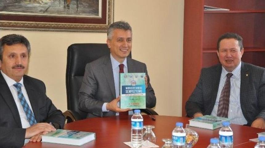 &rsquo;marka Kent Sandıklı&rsquo; Sempozyumu Bildiri Kitapı Yayınlandı