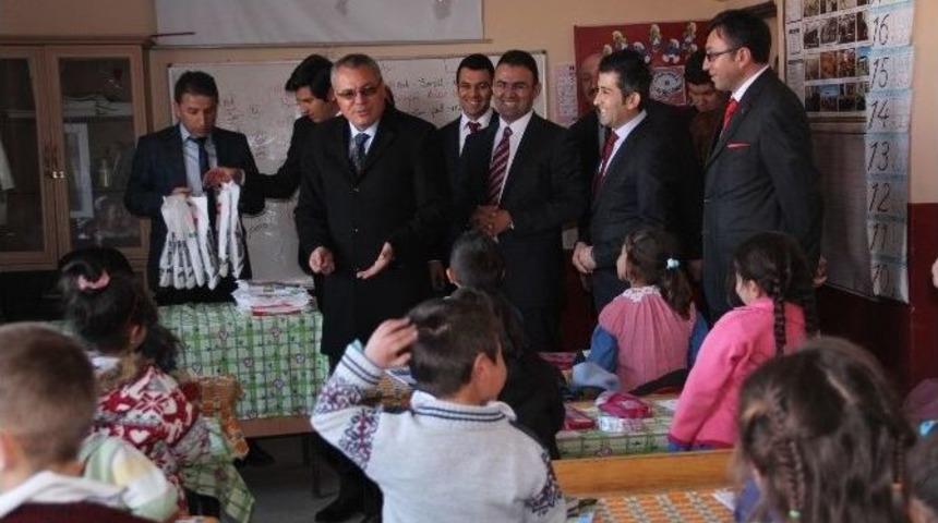 Vali Deniz &Ccedil;ıldır&rsquo;daki Okulları Ziyaret Etti