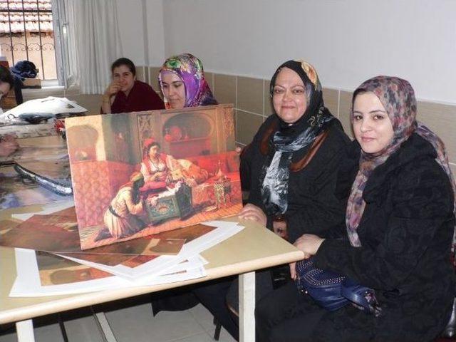 Korkuteli&rsquo;nde &Uuml;&ccedil; Boyutlu Kat-ı Sanatı Kursuna B&uuml;y&uuml;k İlgi 1