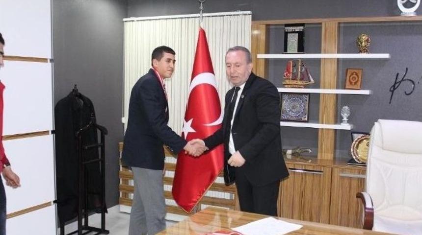 Sporcular Başkan Şahiner&rsquo;i Ziyaret Etti