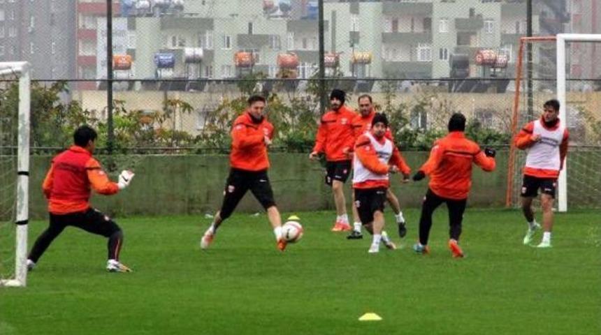 Adanaspor Lider Kayserispor'la Oynuyor