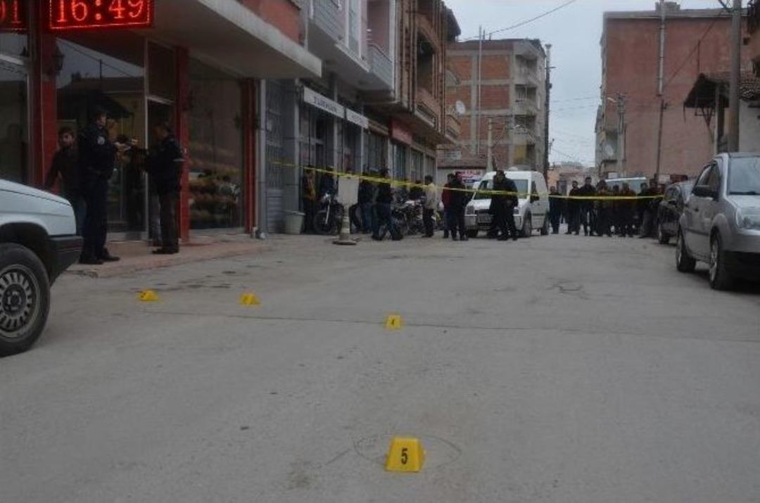 Bafra&rsquo;da Otomobil Kurşunlandı: 1 Yaralı