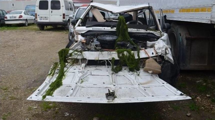 Otomobil Sulama Kanalına D&uuml;şt&uuml;: 4 Yaralı