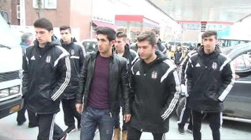 Gen&ccedil; Kalecinin Tabutunu Beşiktaşlı Eski Takım Arkadaşları Taşıdı