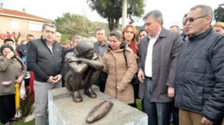 İzmir'de, Berkin Elvan Heykeline Saldırı (2)