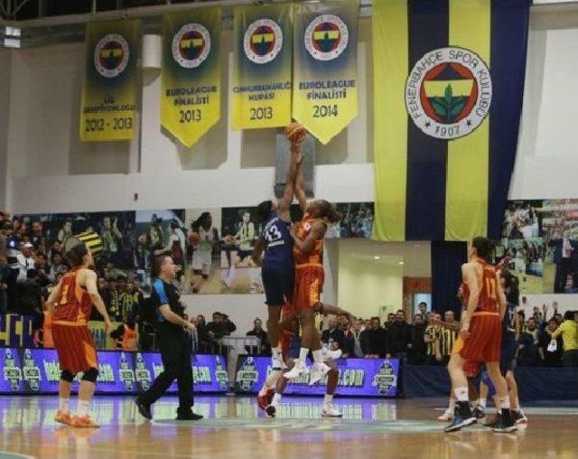Fenerbah&ccedil;e, Galatasaray Odeabank ı Eleyerek Final-Four a Kaldı 1