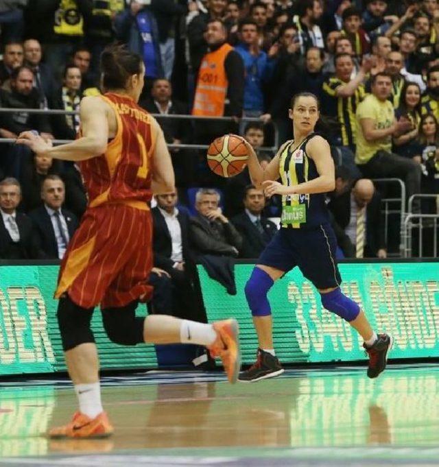 Fenerbah&ccedil;e, Galatasaray Odeabank ı Eleyerek Final-Four a Kaldı 2