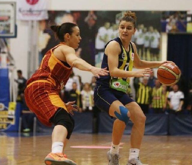 Fenerbah&ccedil;e, Galatasaray Odeabank ı Eleyerek Final-Four a Kaldı 3