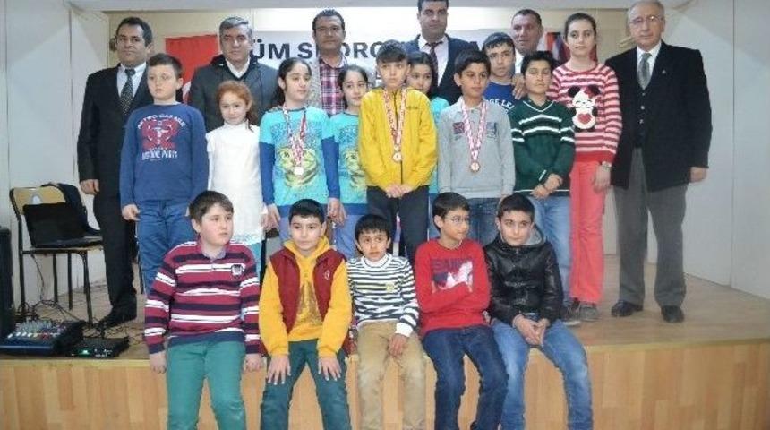 Minik Şahlar &Ouml;d&uuml;llendirildi