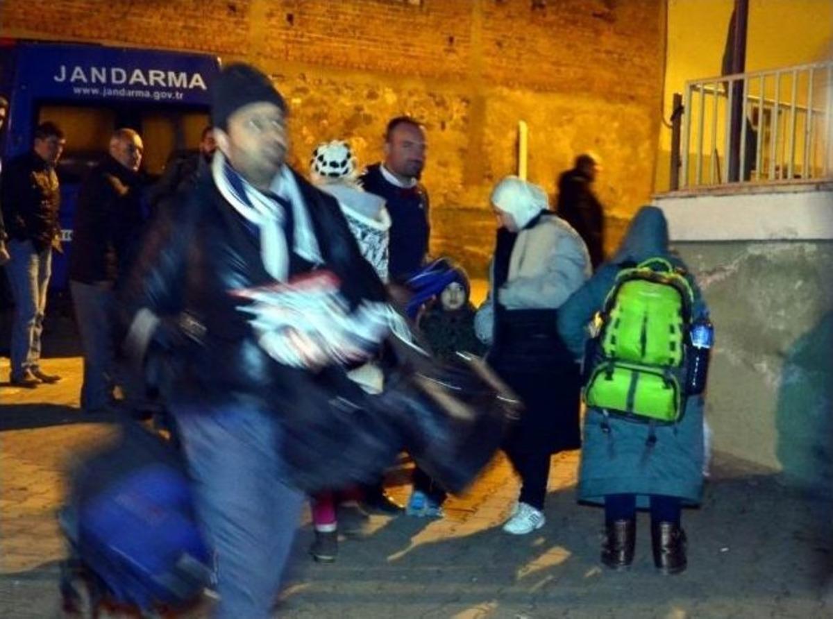 (&ouml;zel Haber) - 71 Suriyeliyi Kaderlerine Terk Edip Ka&ccedil;tılar