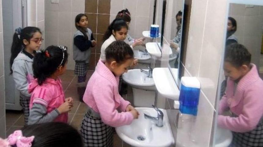 &Ccedil;eştepe İlkokulu &Ouml;ğrencileri &Ouml;ğretmenleriyle Dengeli Besleniyor