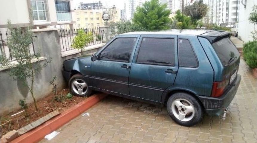 (özel Haber) Direksiyon Başında Kalp Krizi Geçirdi, Duvara Çarpıp Öldü