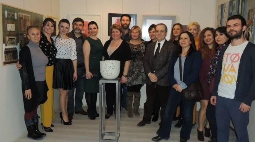 44 Sanat&ccedil;ıdan Kadın Konulu Sergi