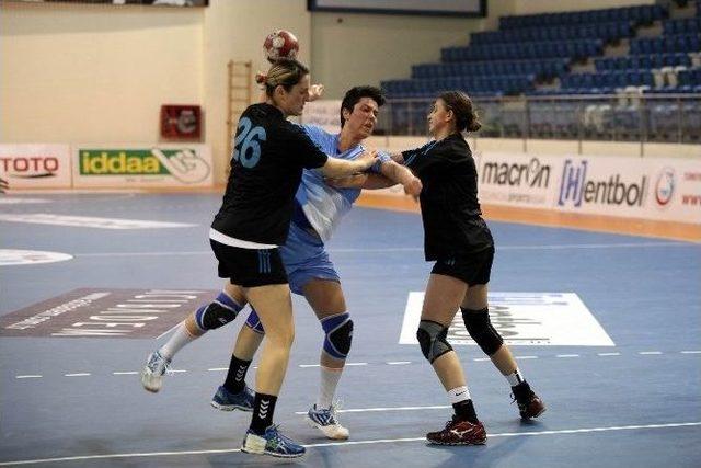 Yenimahalle Yarı Finale Y&uuml;kseldi 1