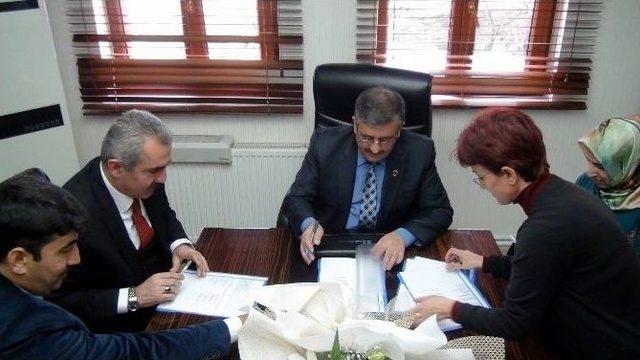 Hizmet-iş İle Tomarza Belediyesi Arasında Toplu İş Sözleşmesi İmzalandı