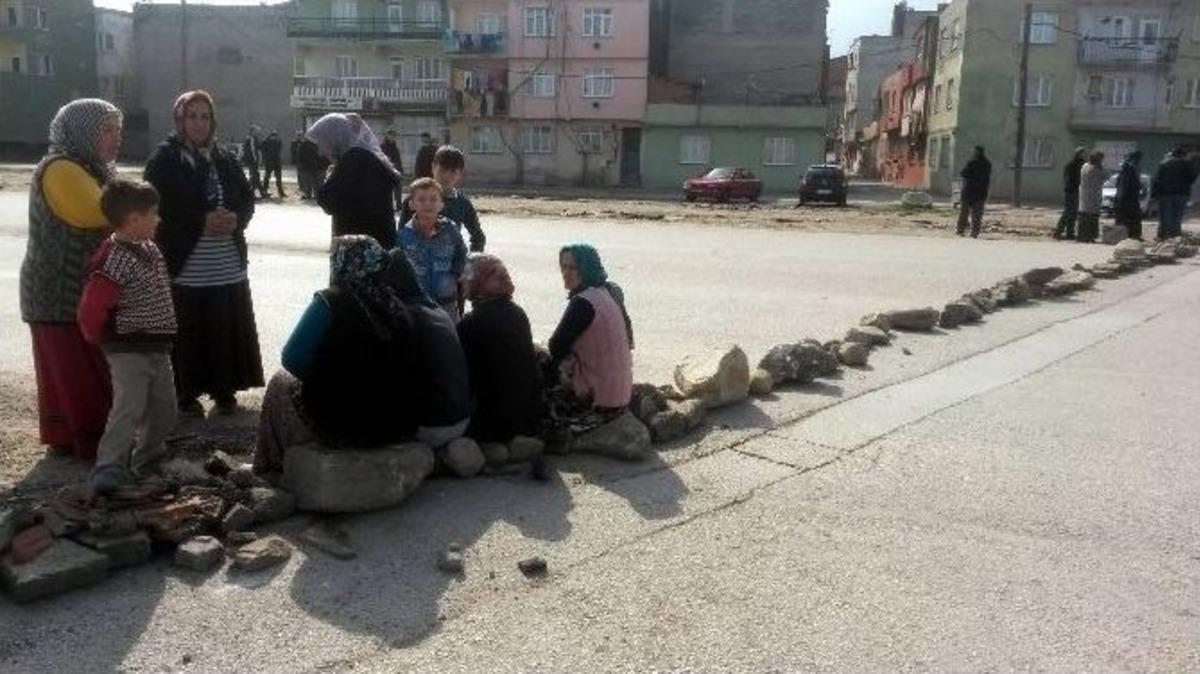 Bursalı Kadınlar İkinci Defa Taşlarla &Ccedil;evre Yolunu Kapattı