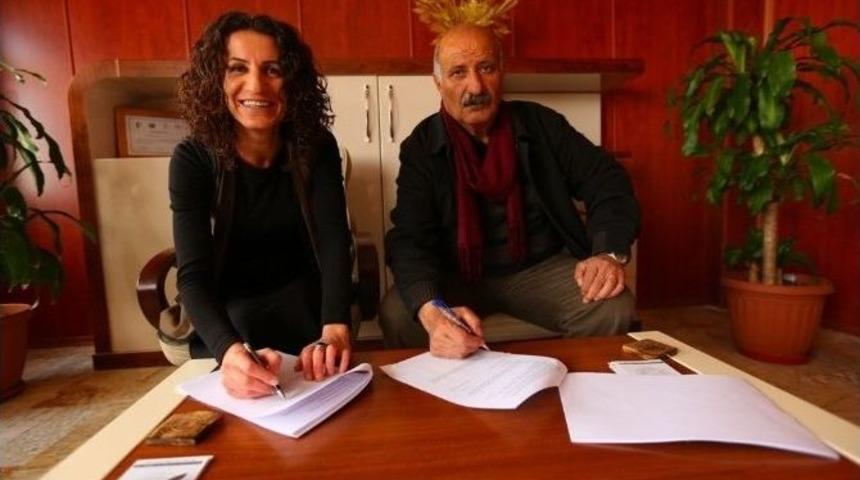 Edremit Belediyesi&rsquo;nde &rsquo;kadın Erkek Eşitliği&rsquo; S&ouml;zleşmesi