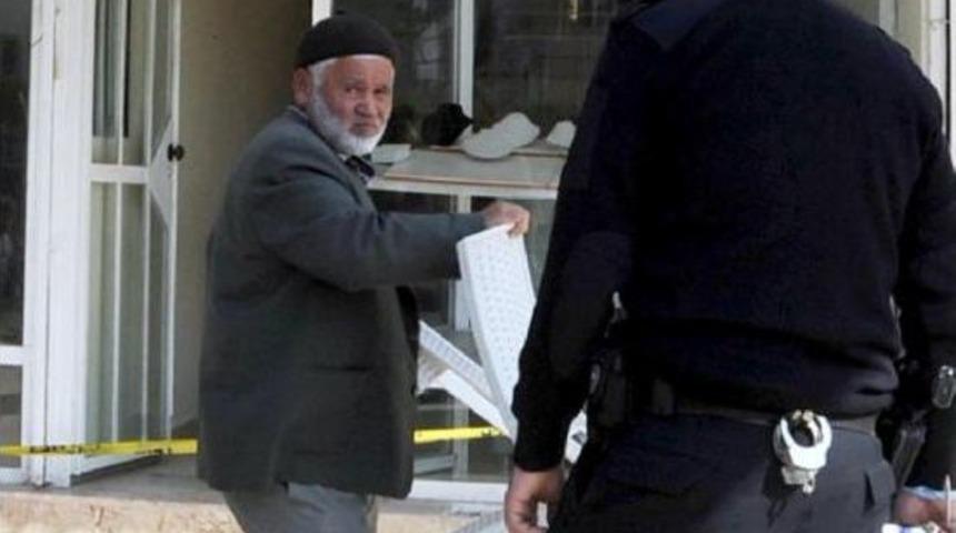 Kasayı G&ouml;t&uuml;remeyince &Ccedil;ekmecedeki 100 Lirayı Alıp Ka&ccedil;tılar