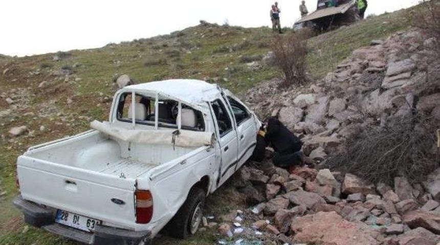 Kamyonet Şarampole U&ccedil;tu: 5 Yaralı