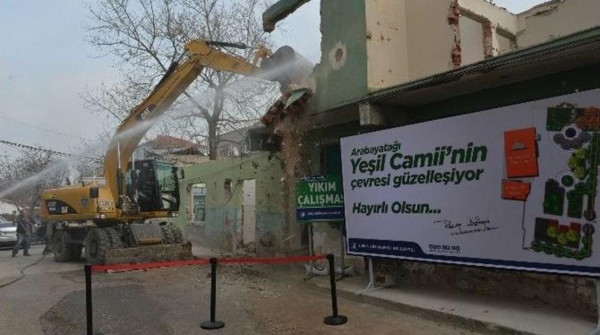 Meydan İ&ccedil;in &Ouml;nce A&ccedil;ılış Sonra Yıkım