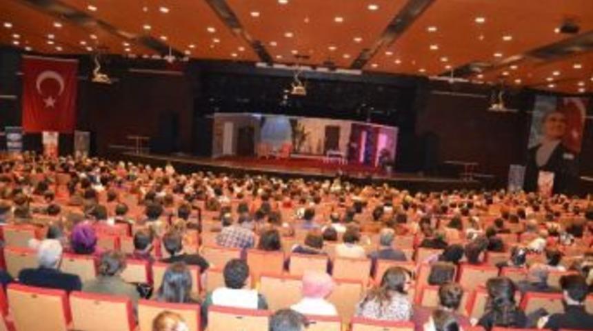 K&uuml;lt&uuml;r Ve Sanat Merkezi&rsquo;nde "abim Geldi" Tiyatrosu Sahne Aldı