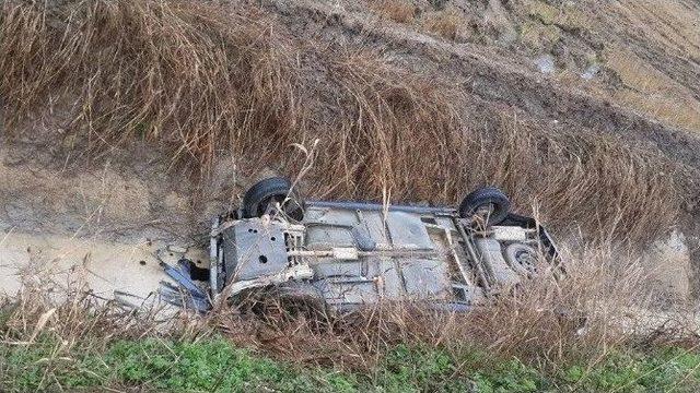 Kontrolden &Ccedil;ıkan Otomobil Su Kanalına U&ccedil;tu: 1 Yaralı 1