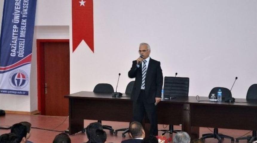 Yurtkur B&ouml;lge M&uuml;d&uuml;r&uuml; Ahmet K&ouml;lemen Oğuzeli Myo&rsquo;da