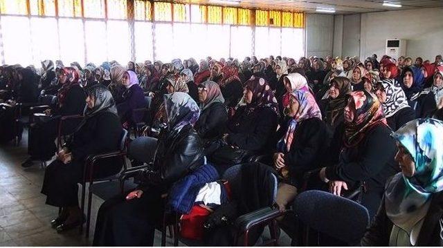 Şehzadeler İlçe Müftülüğü’nden Kadınlara Seminer